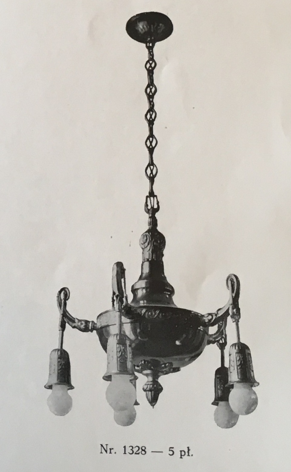 A chandelier from the catalogue of 1928 of the Nowik & Serejski factory. Reproduced from: Katalog fabryka żyrandoli Nowik i Serejski, Warszawa, 1928, p. 23.
