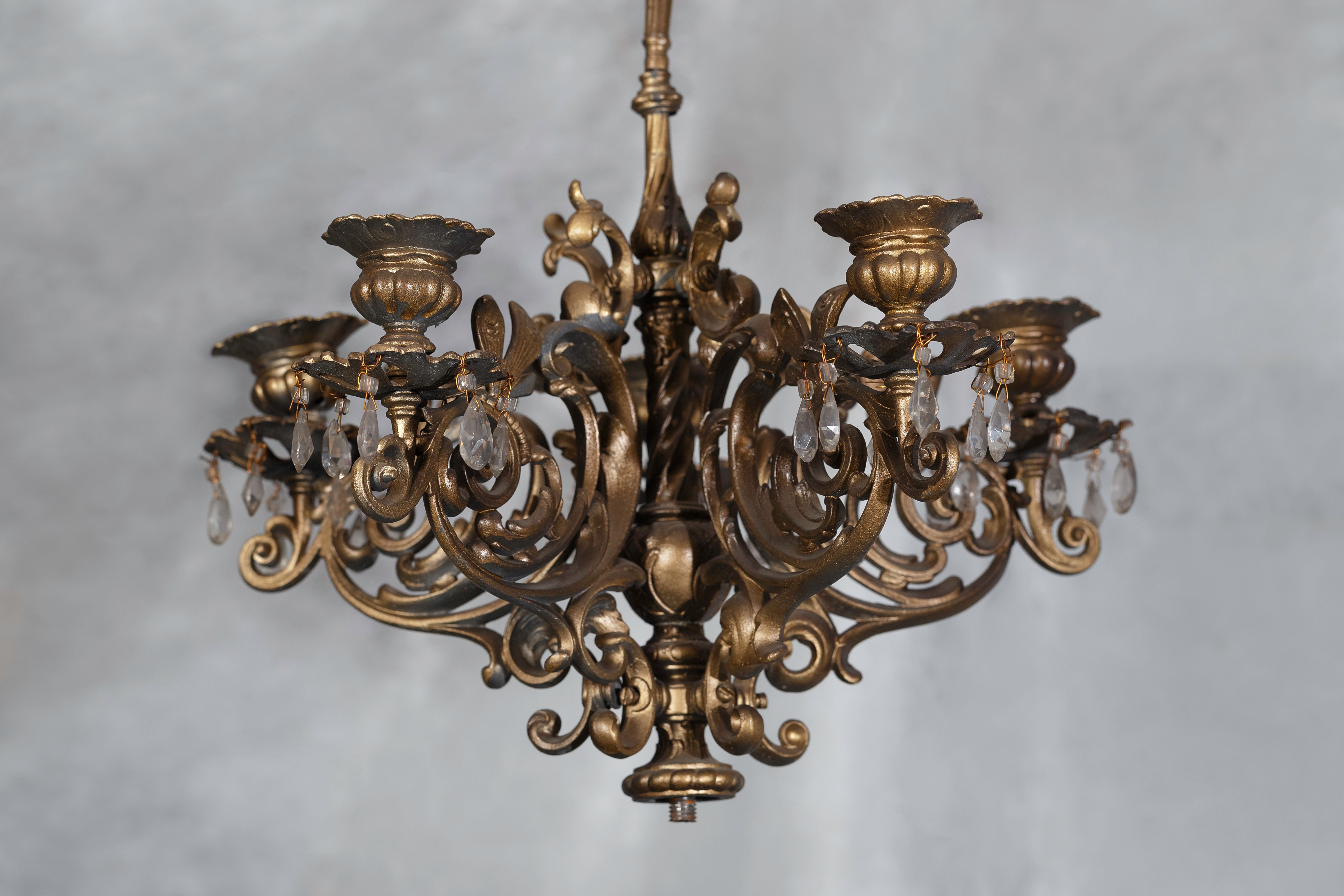 A fragment of the chandelier, the late 19th – early 20th century, the National M. K. Čiurlionis Museum of Art, Tt-6083. Photo by Povilas Jarmala, 2019