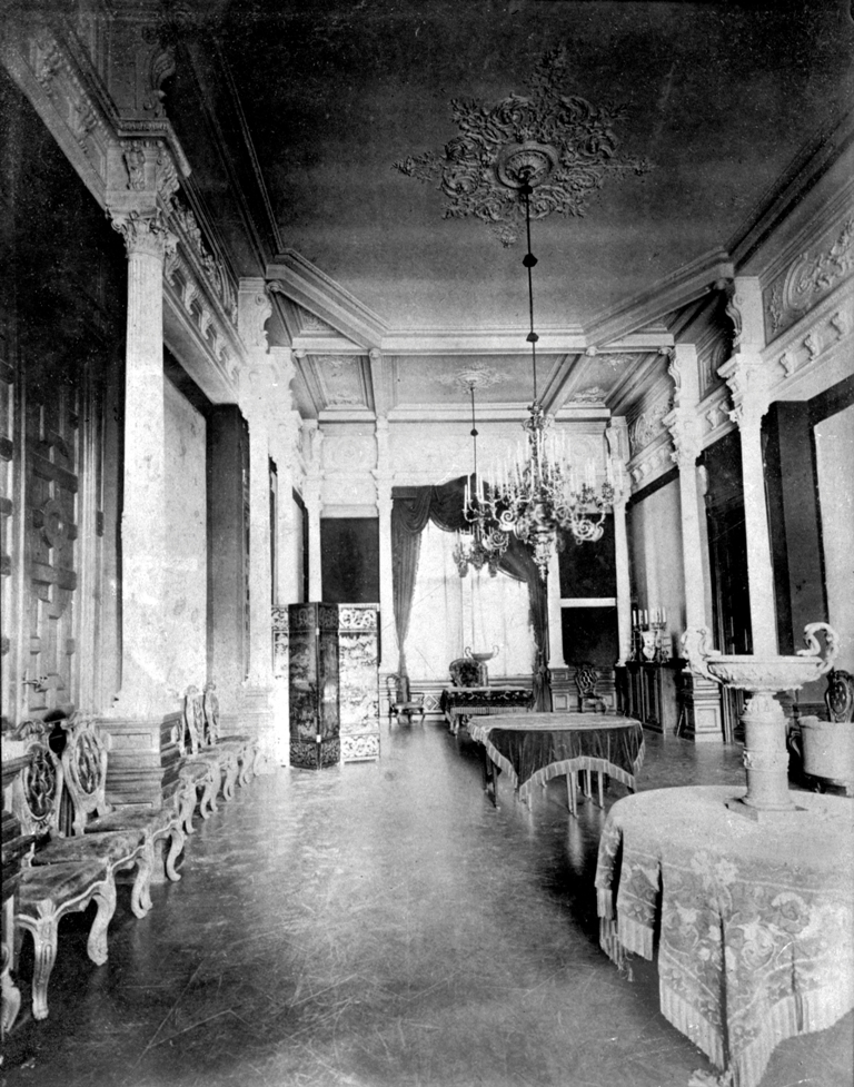 Chandeliers in the dining room of the Verkiai Palace. Photo by Leonas and Mironas Butkovskiai, 1912–1914, from: Lietuvos centrinis valstybės archyvas, 9827-5