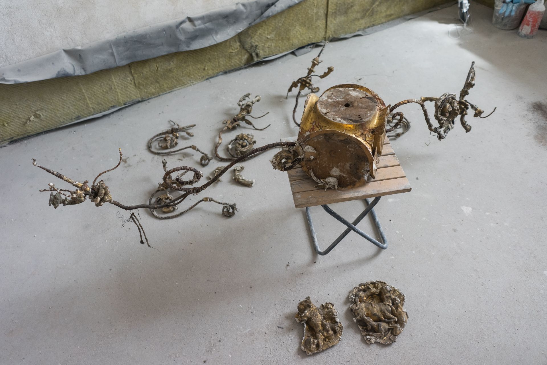 Fragments of the chandelier found in the former Pac Palace. Photo by Povilas Jarmala, 2017