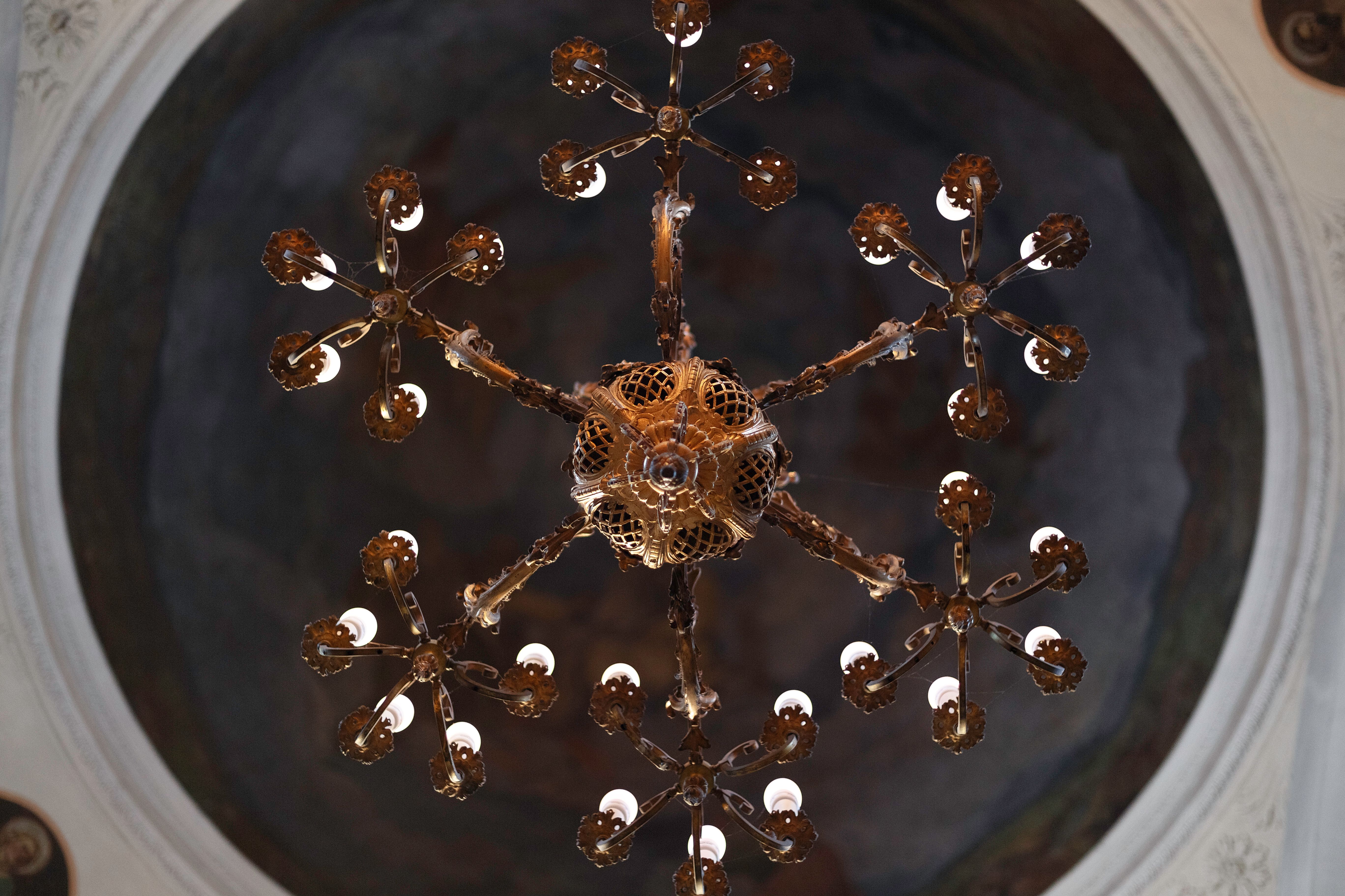 A fragment of the chandelier, the 1880s–1890s, the church of the Holy Cross (Carmelitian) in Kaunas. Photo by Povilas Jarmala, 2019