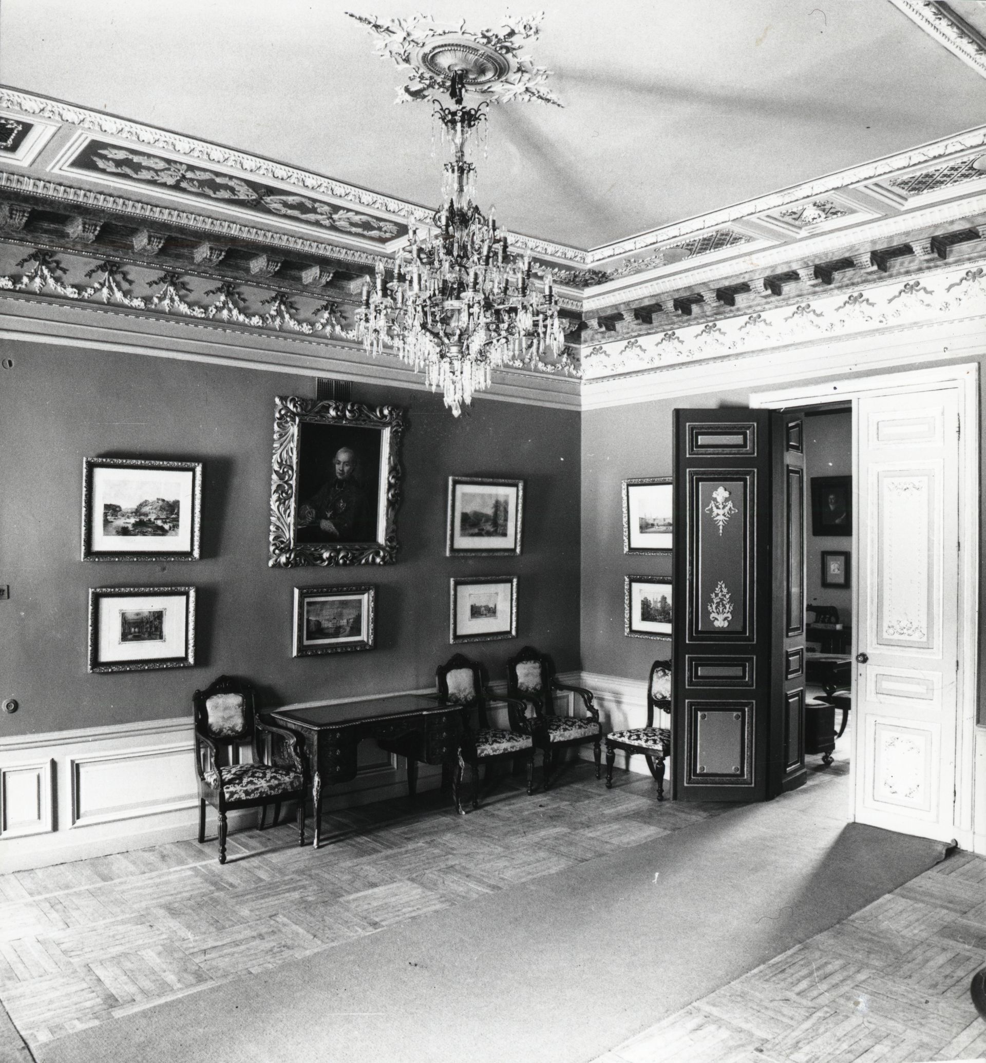 Chandelier at the Verkiai Manor, 1850-1919, Lithuanian National Museum, IM-5097. Photo by Mečislovas Sakalauskas, 1976, in: Lietuvos centrinis valstybės archyvas, P-29272